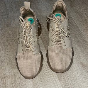Steve Madden size 8 sneakers